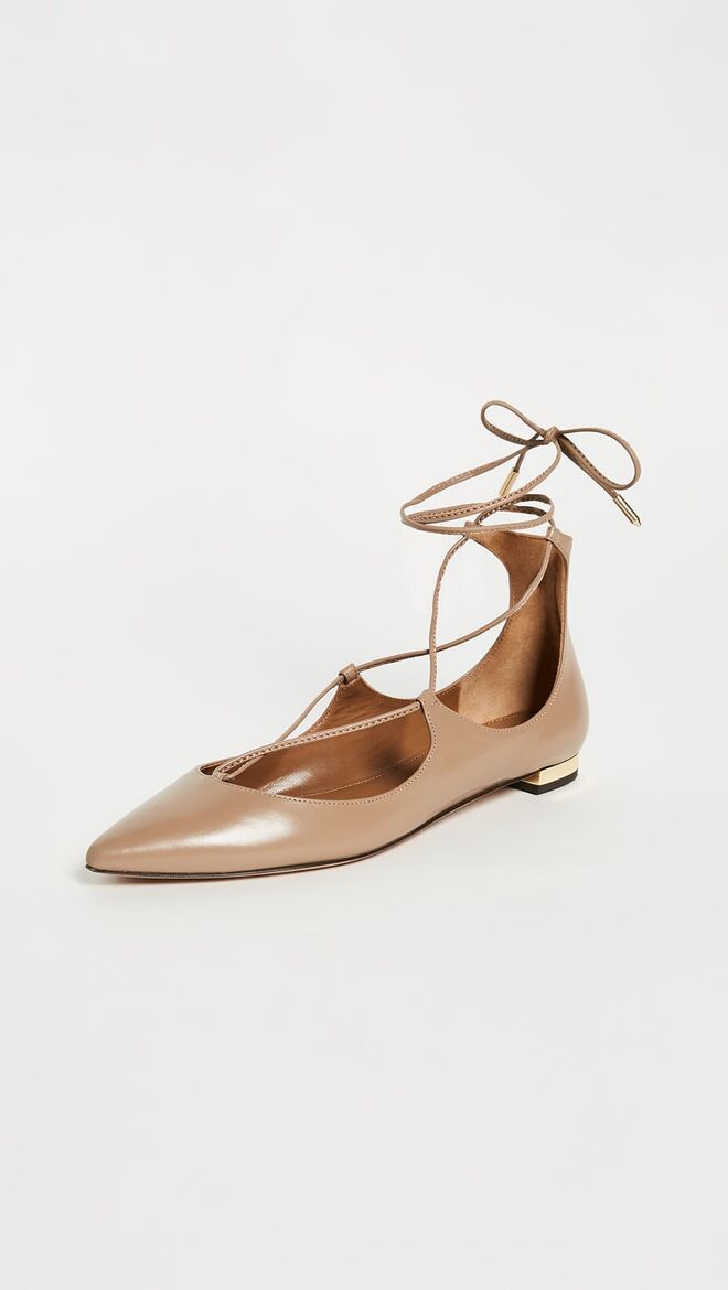 Sabrinas em pele com atilhos, €260,62, antes €579,15, Aquazzura, shopbop.com