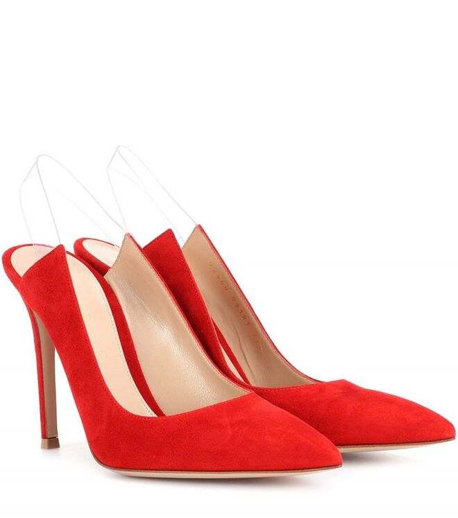 Pumps de camurça, €354, antes €590, Gianvito Rossi, mytheresa.com 