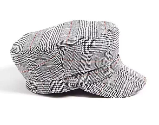 Chapéu em xadrez, €9,10, antes €13, Forever 21