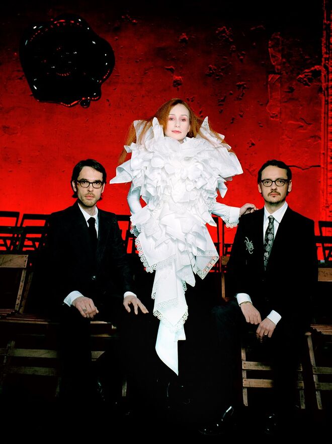 Viktor&Rolf com Tori Amos, Paris, 2005 para a Vogue americana.