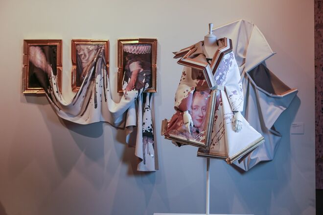 Instalação da exposição Viktor&Rolf: Fashion Artists na National Gallery of Victoria, em Melbourne, 2016.