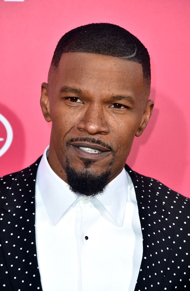 JAMIE FOXX | Eric Marlon Bishop é como se chama o cantor e ator. A mudança de nome surgiu quando começou a fazer stand-up e optou por um nome unissexo na tentativa de ter mais oportunidades no palco, já que havia muitos mais homens que mulheres nas inscrições.