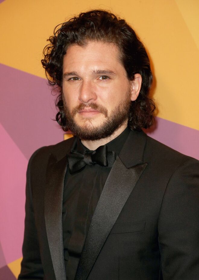 KIT HARINGTON | A estrela de Guerra dos Tronos, Christopher Catesby Harington, revelou que os pais só lhe disseram que o seu nome verdadeiro era Christopher quando completou os 11 anos de idade.