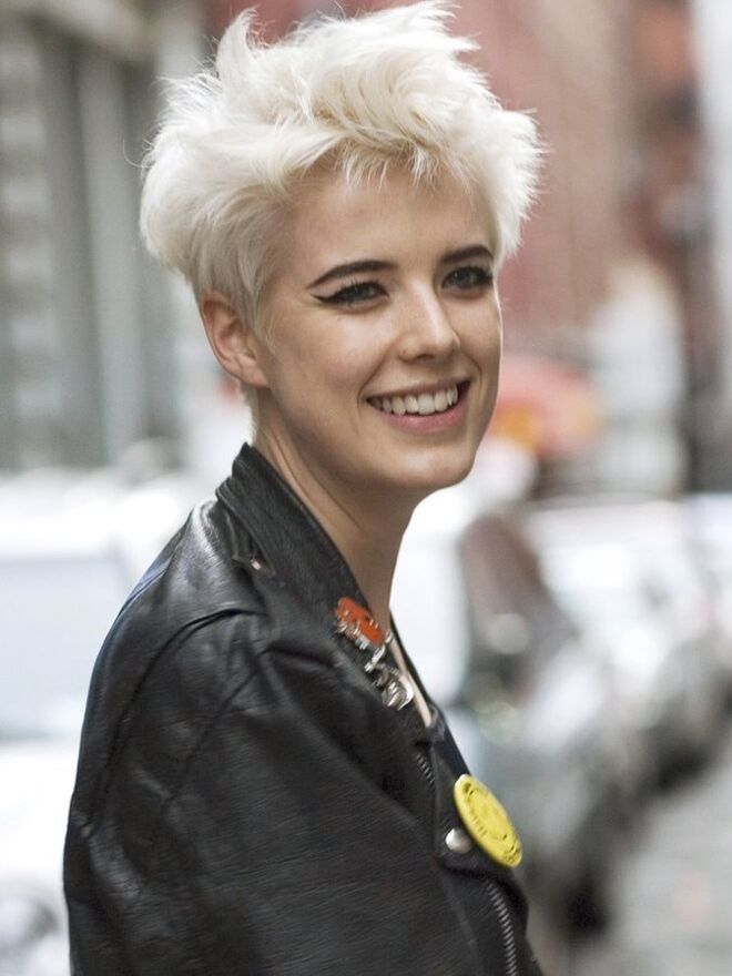 AGYNESS DEYN | Laura Hollins é o nome verdadeiro da modelo britânica.
