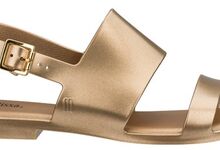 Sandálias, €65, Melissa