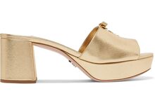 Sandálias, €590, Prada 