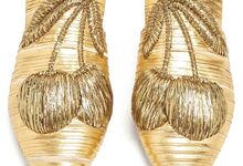 Mules, €323,  Sanayi 313, em matchesfashion.com 