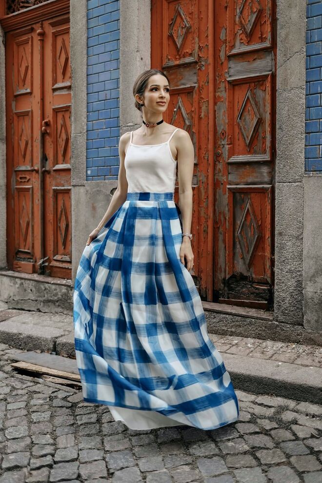 Body, Skazi | Saia, Carolina Herrera | Choker e brincos, Dior