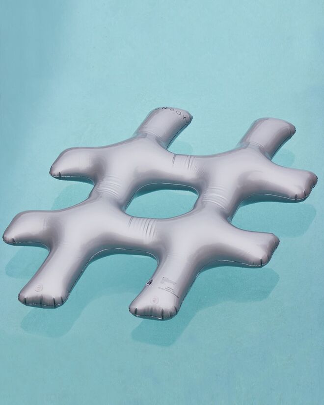 Hashtag, €89,17, em neimanmarcus.com 