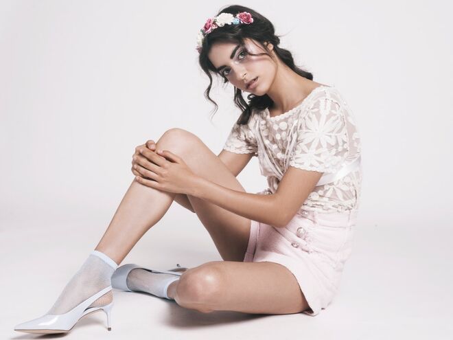 "Romantic Garden" | Styling by Mariana Carvalho | Modelo: Bárbara Godinho, Face Models. Camisola, calções e sapatos, Zara; bralette da Primark; meias da Calzedonia; acessórios cabelo, Primark. 