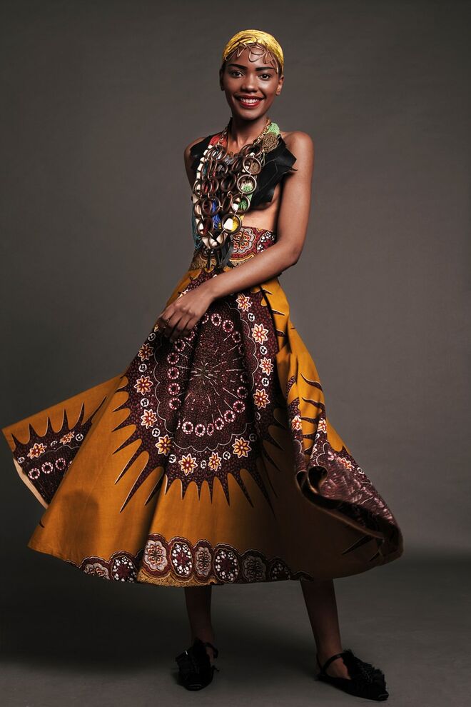 “African Queen”| Styling by Maria Rosário Cancelino | Modelo Larisse da Face Models. Saia da produção; sapatos da Zara; acessórios da produção. 