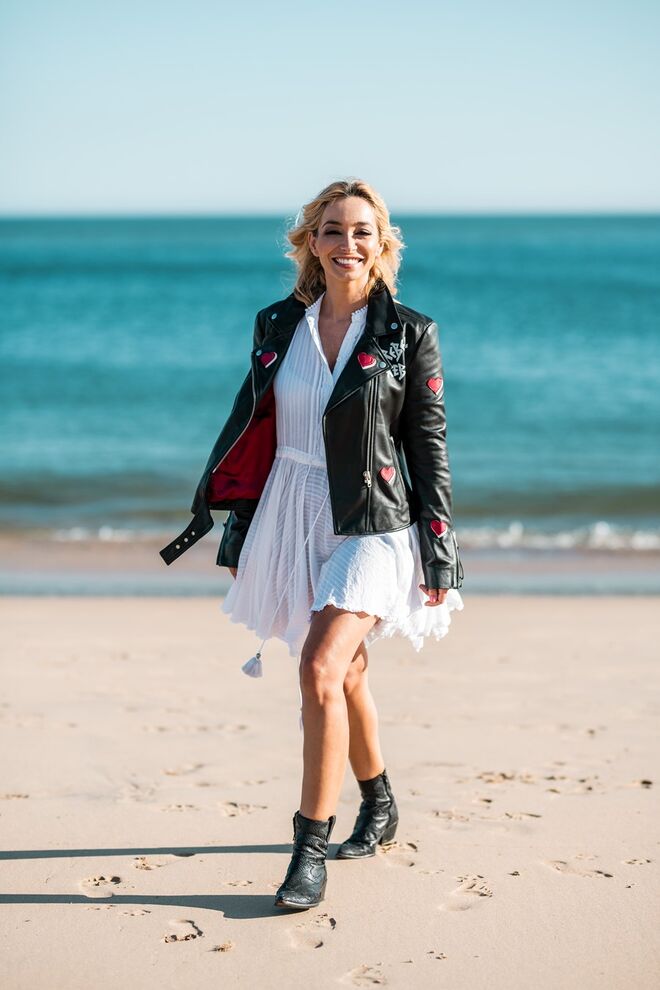 Casaco, Zoe Karssen | Vestido, Zadig & Voltaire | Maquilhagem: Ana Filipa