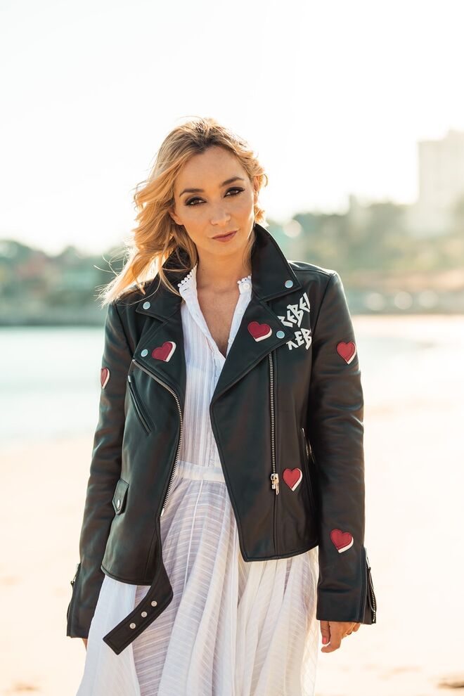 Casaco, Zoe Karssen | Vestido, Zadig & Voltaire | Maquilhagem: Ana Filipa