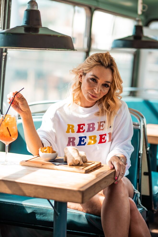 Calças e T-shirt, Zara | Sapatos, Creme Caviar | Maquilhagem: Ana Filipa 