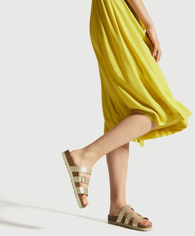 Sandálias, €22,99, Oysho 