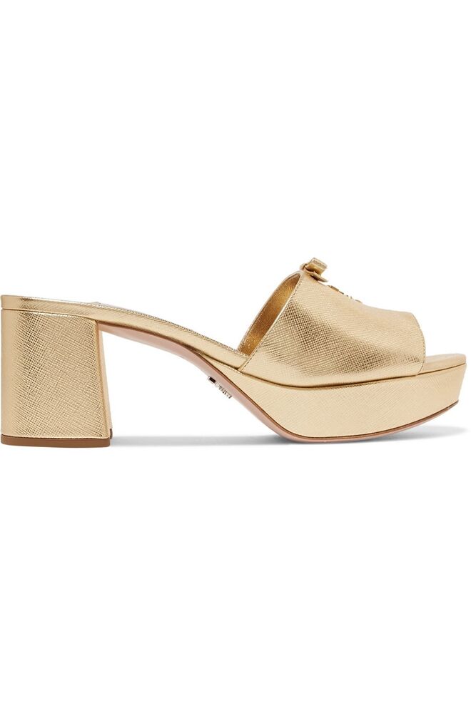 Sandálias, €590, Prada 