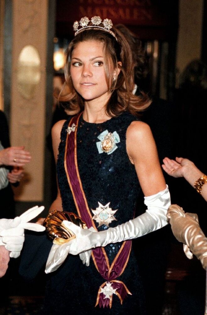 Princesa Coroada no Baile the Order of Innocence, em novembro de 1997