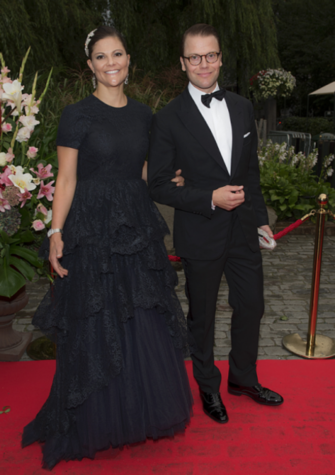 Vitória da Suécia com o marido no banquete da Fundação World Childhood em 2014