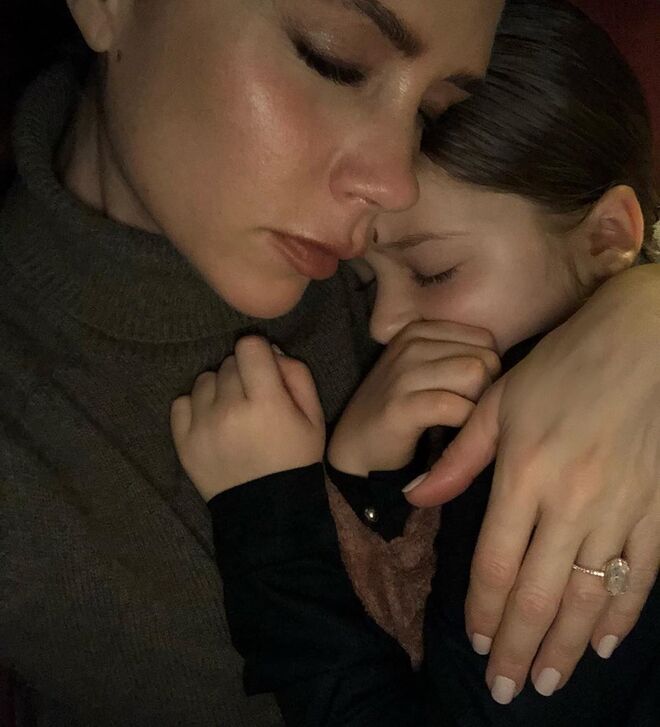 VICTORIA BECKHAM | A mulher de David Beckham já foi vista com 14 anéis de noivado. Diz-se que todos foram presentes do astro do futebol durante os 19 anos de casados.