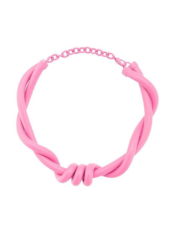 Colar rosa Modern Twist, €805, antes €1.342, Oscar de la Renta, farfetch.com