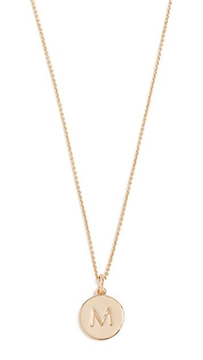 Pendente com letra, €49,48, Kate Spade New York, shopbop.com