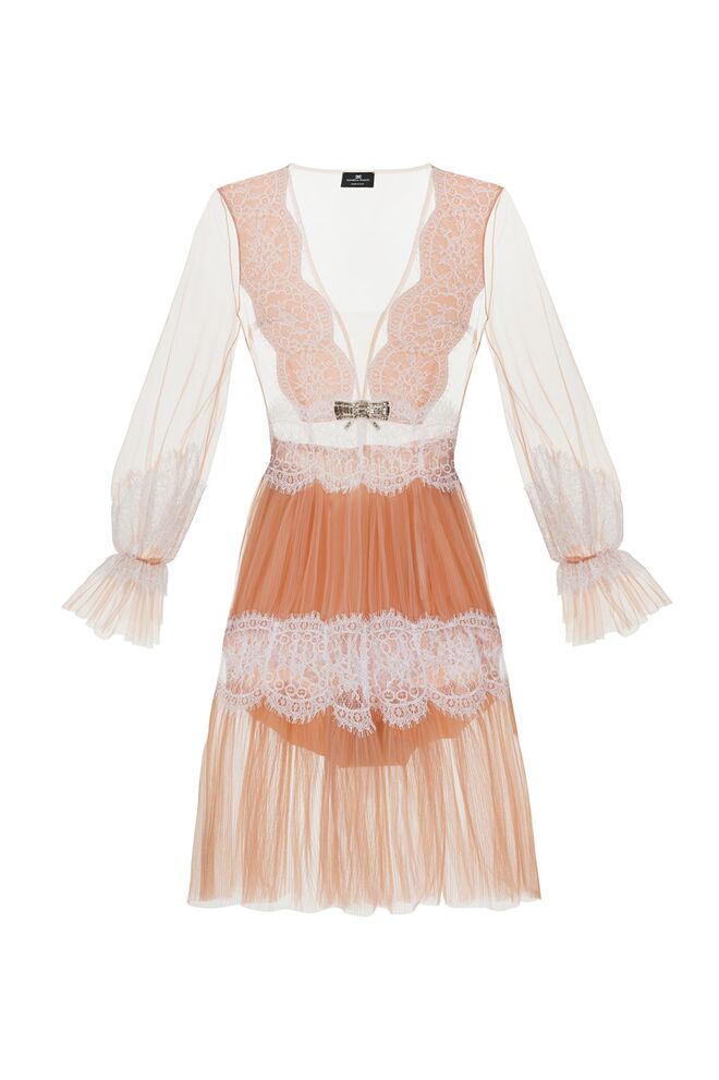 Vestido curto de tule e renda, €826, Elisabetta Franchi