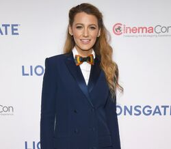 Looks de Blake Lively para acompanhar as tendências