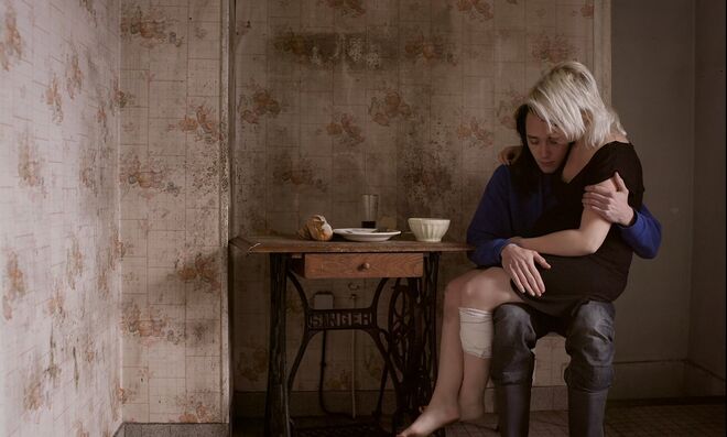 O filme Milla foi escrito e realizado por Valérie Massadian e retrata a vida miserável de Milla e Leo, um casal a viver numa pequena cidade, no Canal da Mancha, ao mesmo tempo que espelha um amor com tanto de leve e jovial como de fatídico.