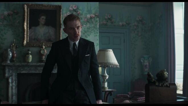 O desconcertante thriller The Little Stranger, baseado no livro de Sarah Waters, conta a arrepiante história da família Ayres, que vive isolada numa mansão com dois séculos na zona rural inglesa de Warwickshire. 