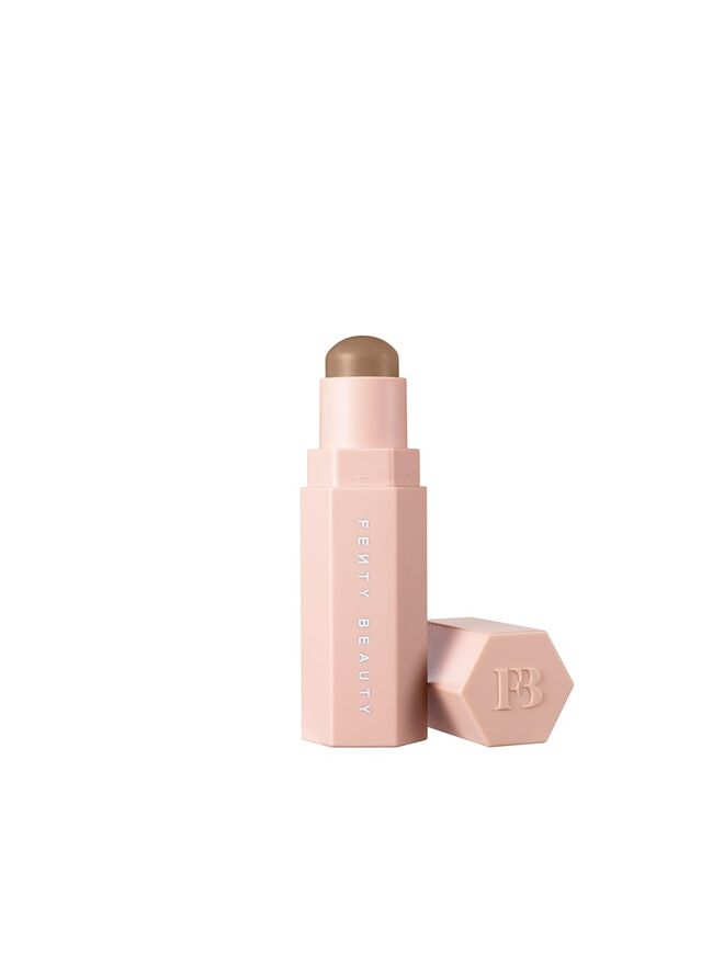 Match Stix Matte Skinsticks no tom Amber, €24,55, Fenty Beauty, na Sephora