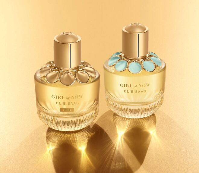 O frasco de Girl Of Now Shine preserva a forma redonda delicada do frasco original de Girl Of Now. Contudo, na nova edição a flor inspirada nas Clutches da Couture House cintila, como se fosse banhada a ouro fino