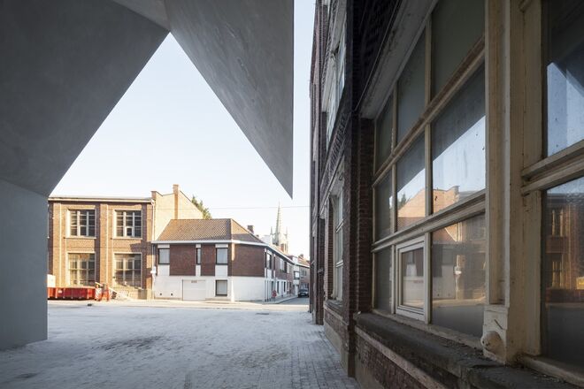 Faculdade de Arquitetura da Universidade Católica de Louvania, na Bélgica, pelo atelier Aires Mateus