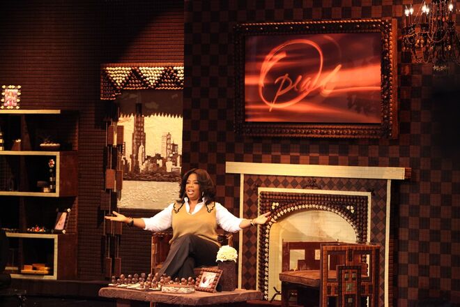 2010. Cenário feito com chocolate Godiva. 