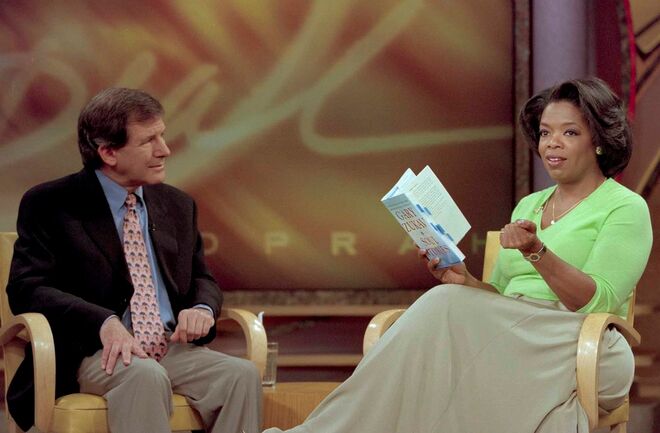 2000. Gary Zukav e Winfrey discutem o livro Soul Stories no The Oprah Winfrey Show.