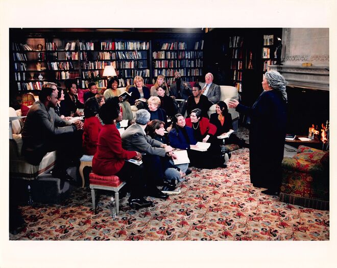 1998. O Book Club da Oprah discute com Toni Morrison sobre o romance Paradise, da autora, na Princeton University.