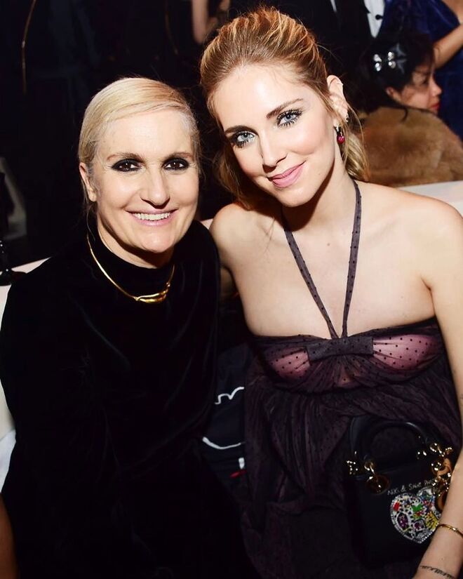 Maria Grazia Chiuri, a criadora italiana que é a atual diretora criativa da Dior, desenhou o vestido de casamento de Chiara Ferragni 