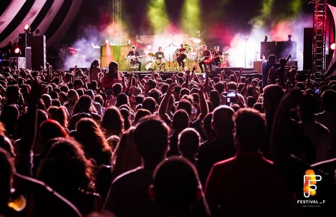 Ir ao Festival F ouvir música portuguesa