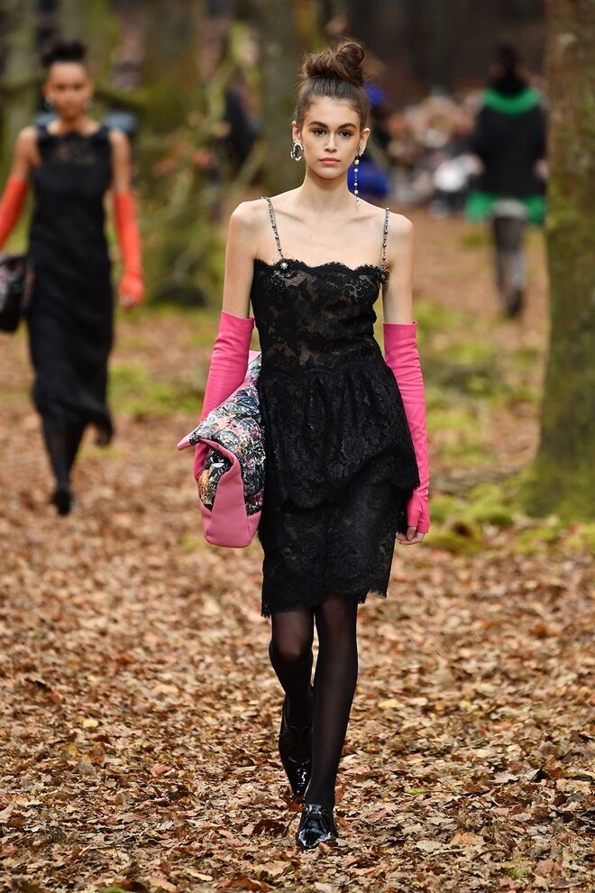 Kaia no desfile da Chanel na Semana de Moda de Paris outono-inverno 2018/2019