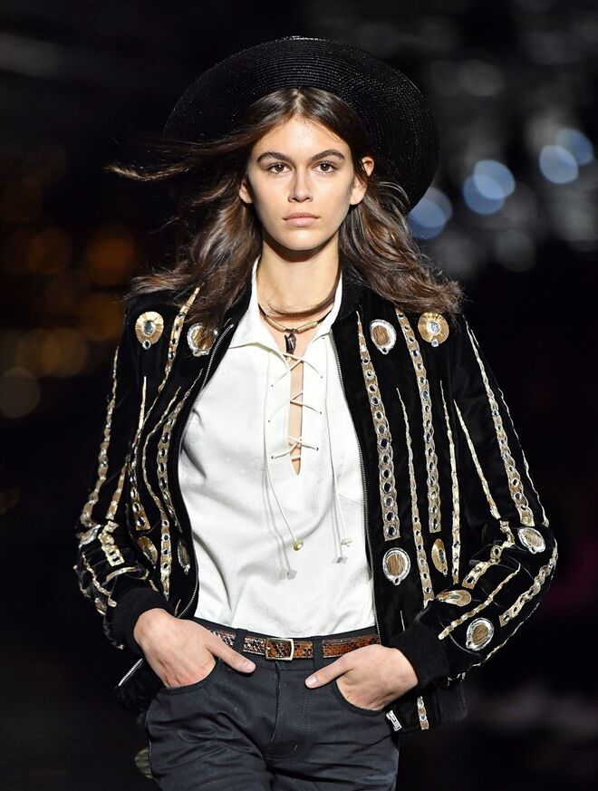 Kaia no desfile da Saint Laurent outono-inverno 2018/2019