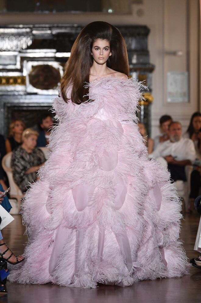 Kaia no desfile da Valentino na Semana de Moda de Alta-Costura de Paris 2018