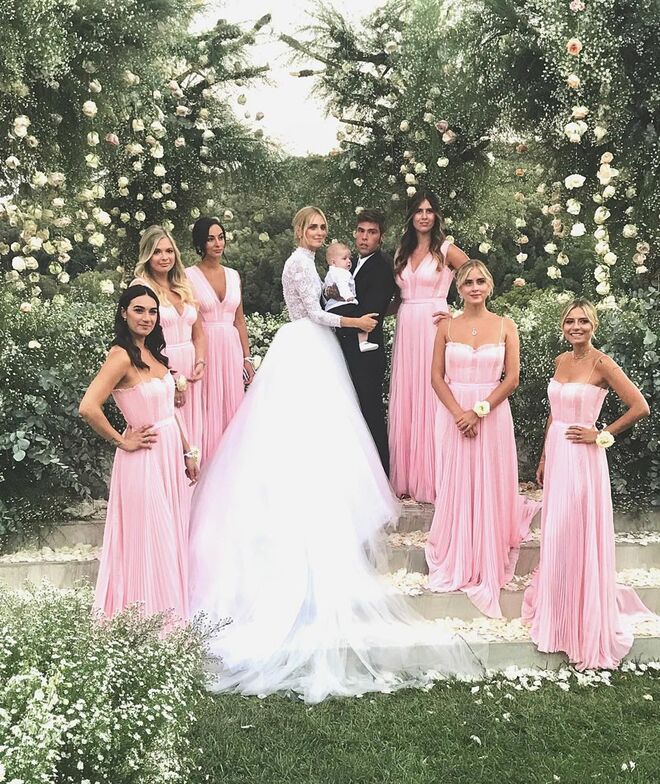 Os noivos com o filho Leone e as seis damas de honor