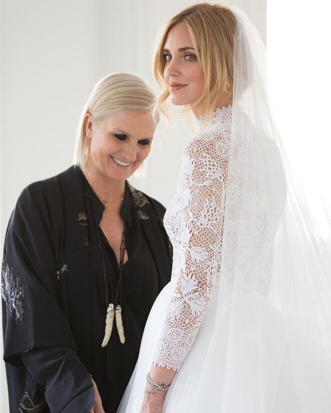 Chiara escolheu Maria Grazia Chiuri, a criadora italiana que é a atual diretora criativa da Dior, para desenhar o seu vestido de casamento