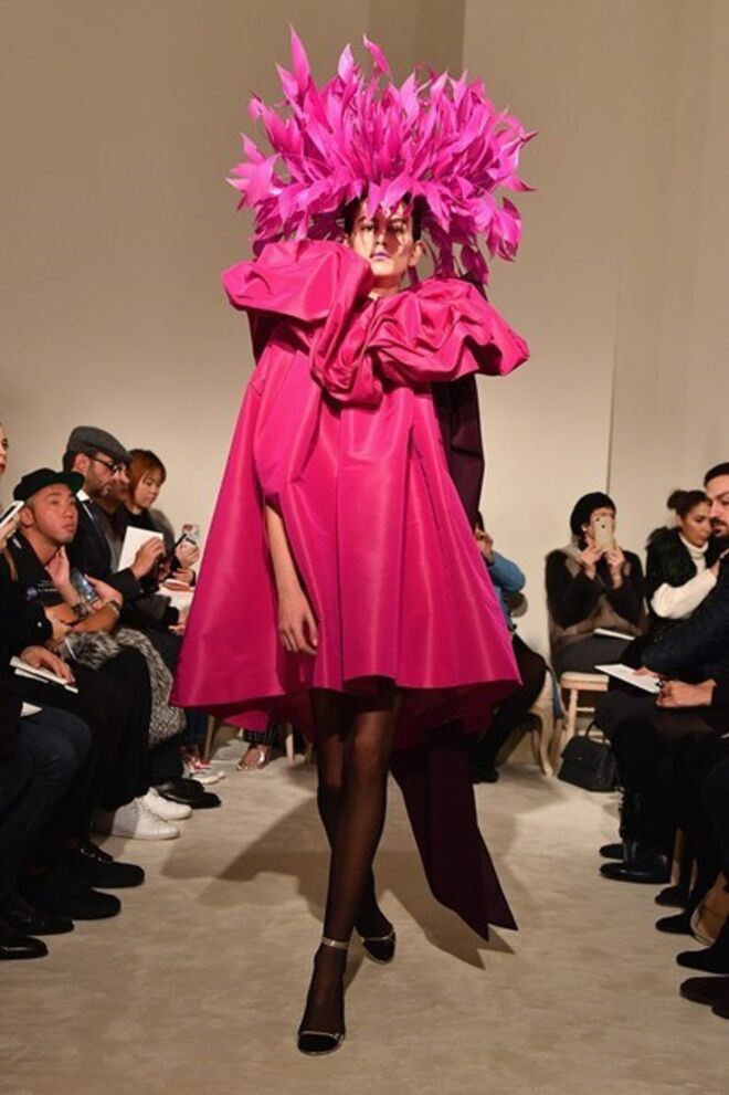 Kaia Gerber no desfile de alta-costura primavera/verão de Valentino, janeiro de 2018.