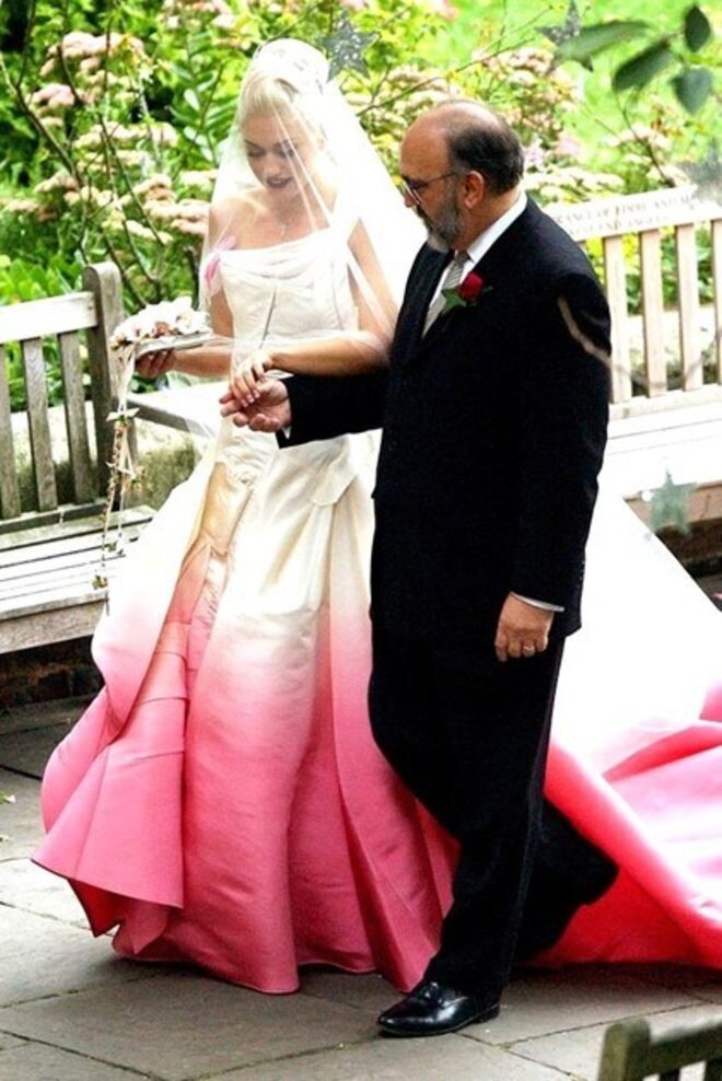 Gwen Stefani vestida de noiva, em 2002.