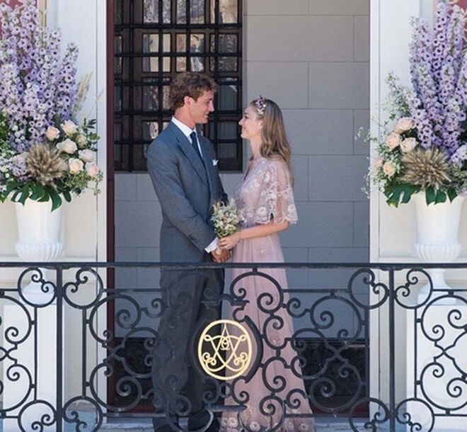 O casamento civil de Beatrice Borromeo e Pierre Casiraghi no Mónaco, em 2015. A noiva usou um vestido Valentino.