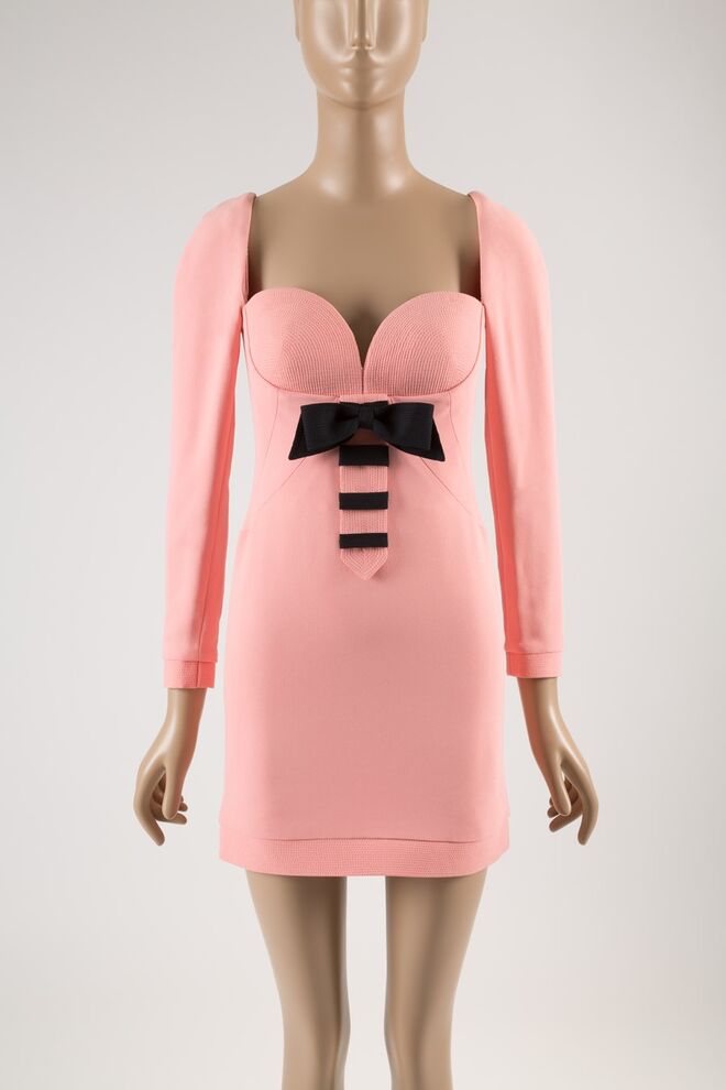 Vestido de Gianni Versace.