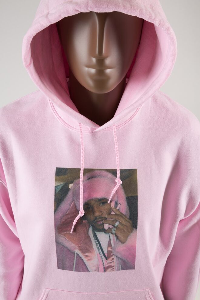 Sweatshirt com fotografia de Cam’ron a usar pelo rosa, 2003.