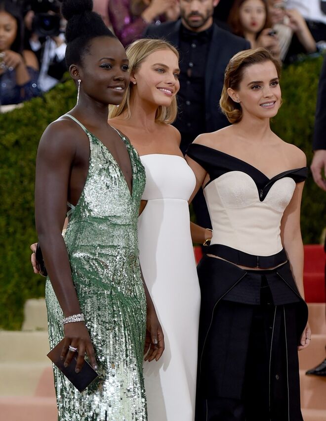 Lupita Nyong’o, Margot Robbie e Emma Watson vestiram peças fabricadas com materiais reciclados na gala do Met de 2016
