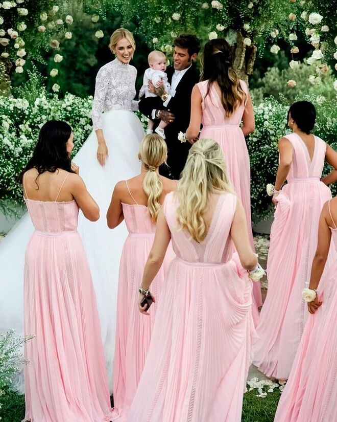 Os noivos com o filho Leone e as seis damas de honor