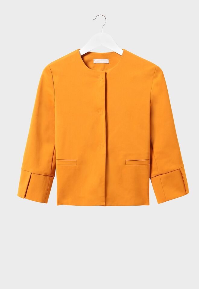 Casaco curto, €175, Stefanel